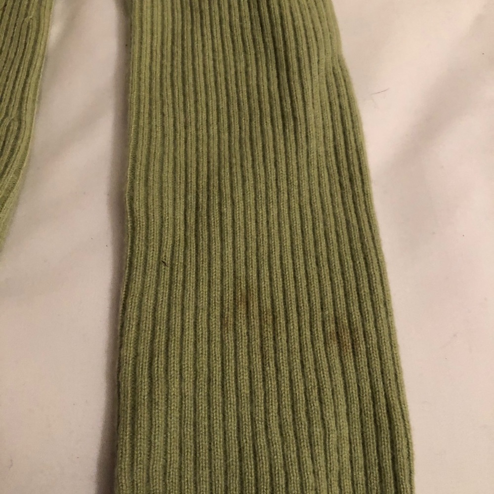 100% Cashmere Green Turtleneck Sweater - Picture 5 of 5